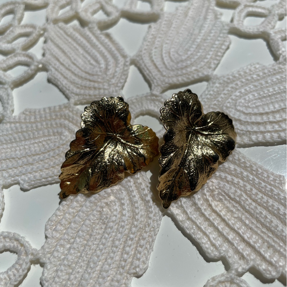 Vintage brass Leaf Earrings